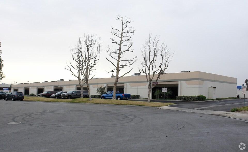 More Photos Of 1240-1264 N La Loma Cir, Anaheim Warehouse For Lease
