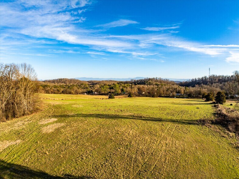 More Photos Of 520 Thorngrove pike, Kodak Land For Sale