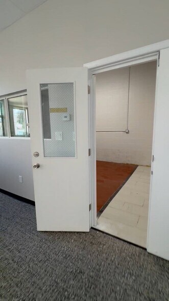 More Photos Of 91 Charter Oak Ave, San Francisco Warehouse For Sale