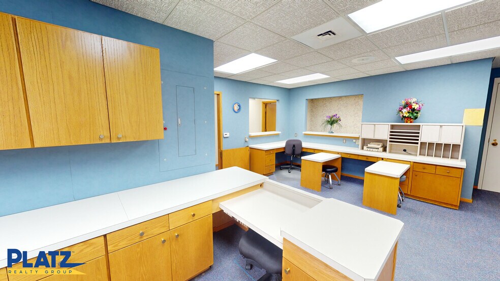 More Photos Of 1700 E Market St NE, Warren Medical For Lease