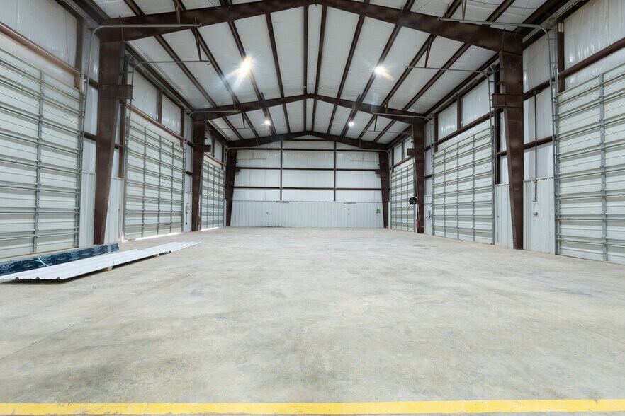 More Photos Of 1806 CR-1101, Midland Warehouse For Lease