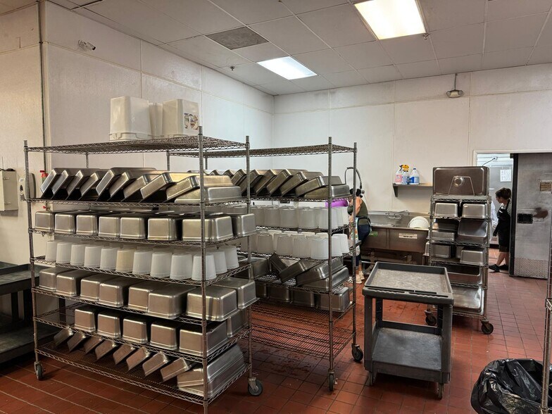 More Photos Of 7700 NW 37th Ave, Miami Manufacturing For Lease