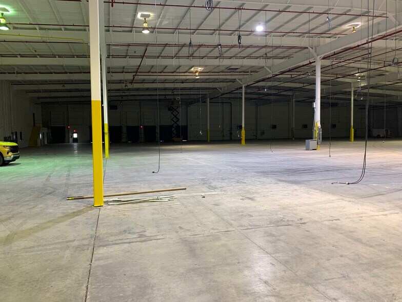 More Photos Of 1000 James Record Rd, Huntsville Manufacturing For Lease
