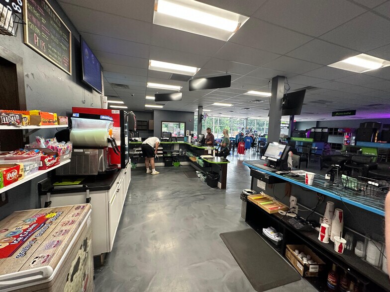 More Photos Of 1250 4th Ave NW, Minot Storefront For Lease