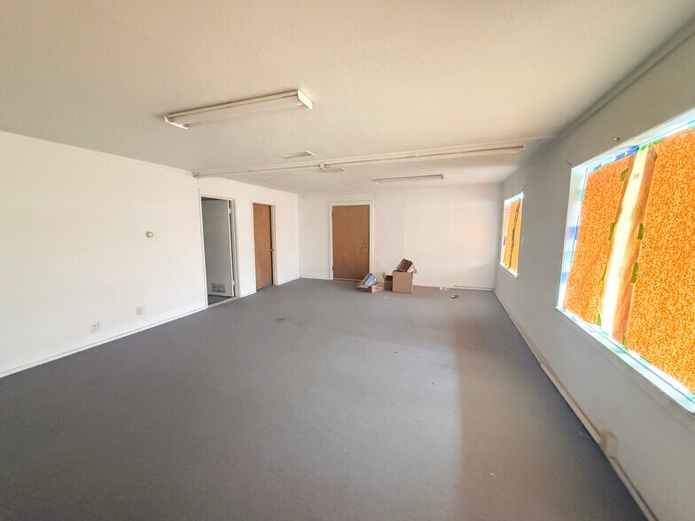 More Photos Of 1708 N Hobart St, Pampa Office For Sale