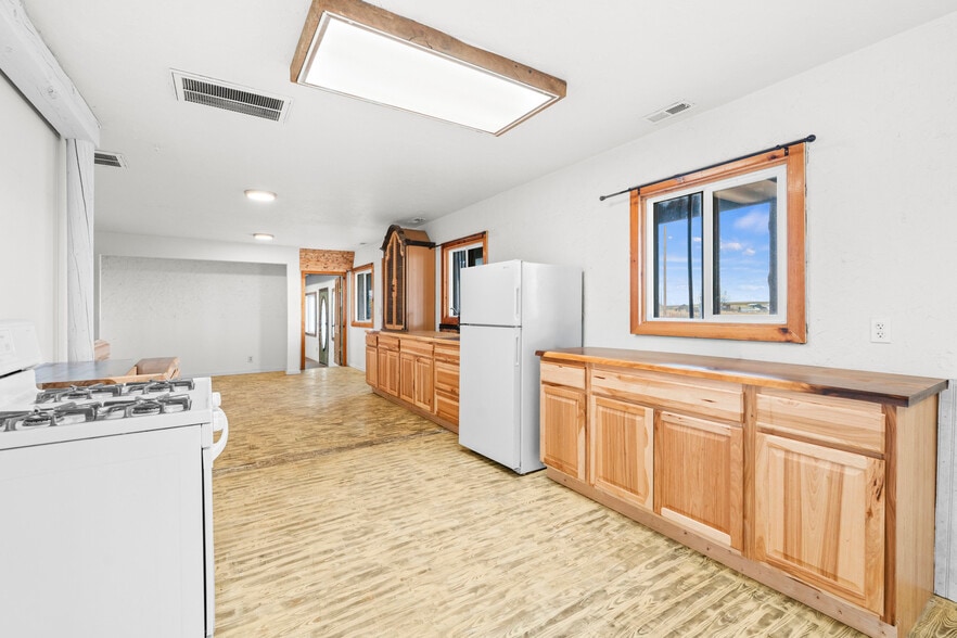 More Photos Of 30 Logan St, Davenport Hotel For Sale