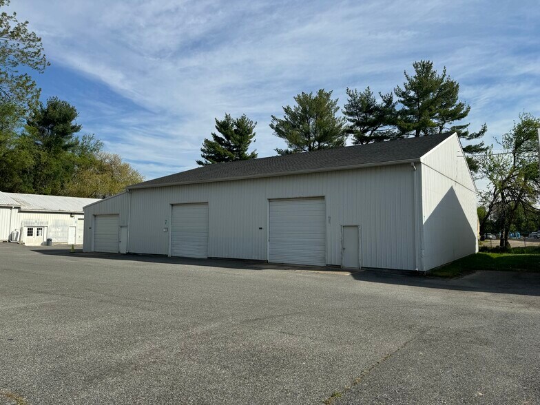 More Photos Of 791 S DuPont Hwy, New Castle Showroom For Sale