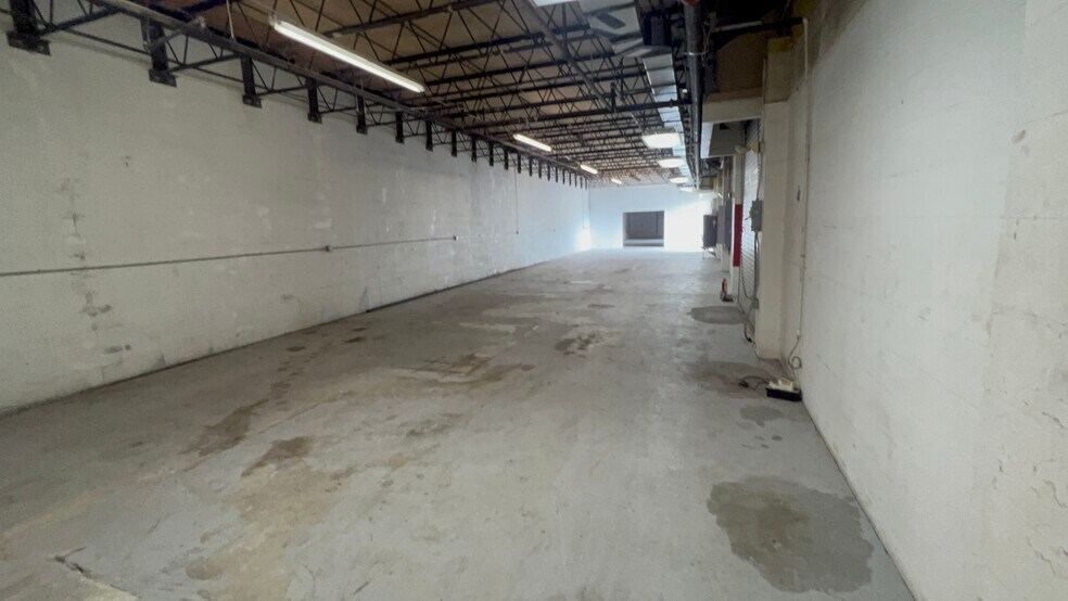 More Photos Of 6400 S Orange Ave, Orlando Warehouse For Lease