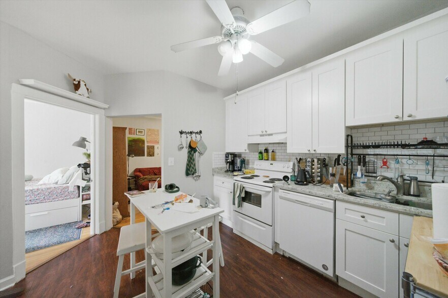 More Photos Of 3605-3607 W Palmer St, Chicago Apartments For Sale