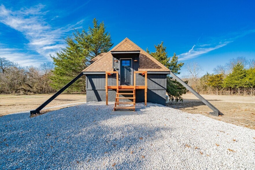 More Photos Of 691 Bear Rd, Van Alstyne Specialty For Sale