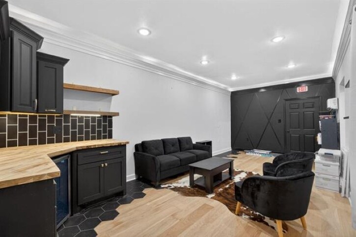 More Photos Of 3050 E Parkway St, Groves Showroom For Sale