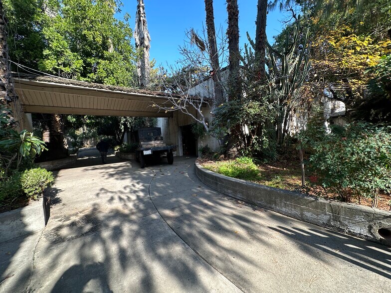 More Photos Of 315 E 4th St, Ontario Flex For Sale