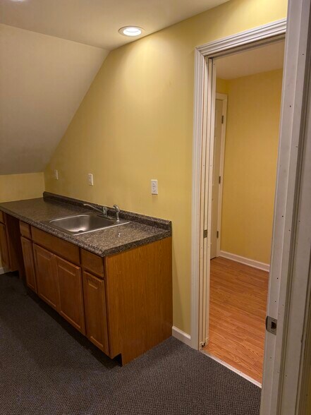 More Photos Of 688 Derby Ave, Seymour Warehouse For Lease