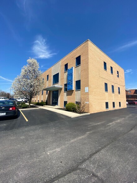 More Photos Of 1890 Northwest Blvd, Columbus Office For Lease