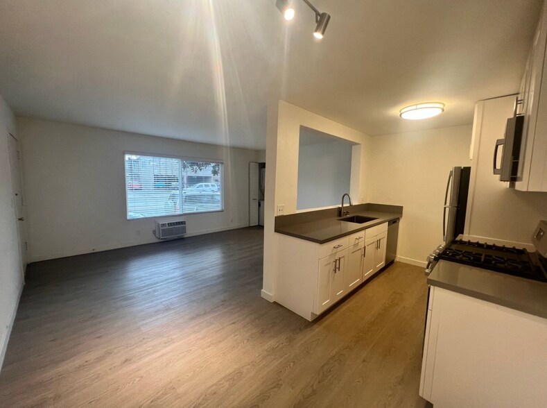 More Photos Of 5331 Cahuenga Blvd, North Hollywood Apartments For Sale