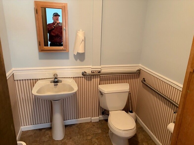 More Photos Of 1100 E Park Ave, Tallahassee Office For Sale