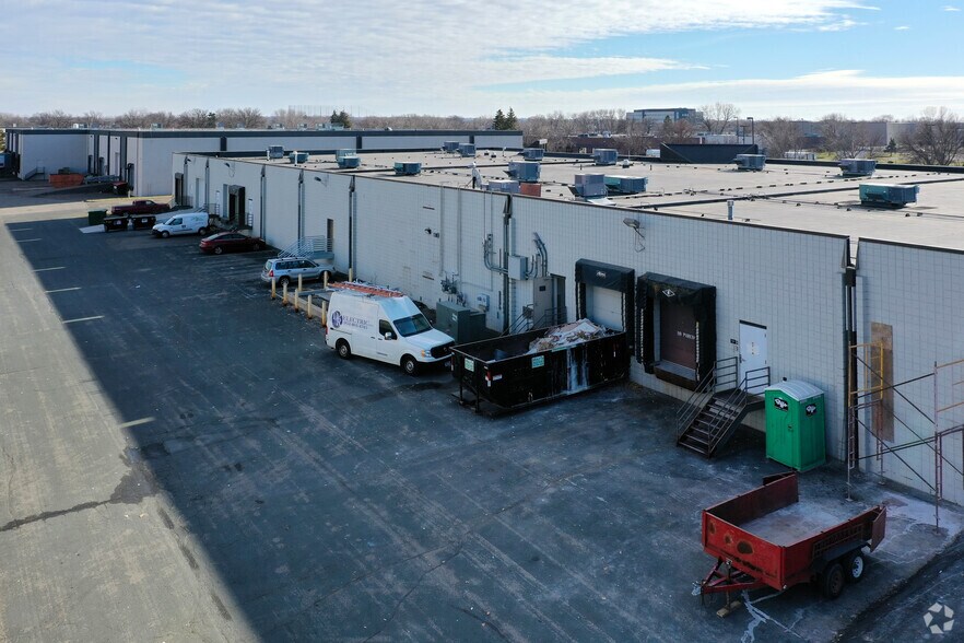 More Photos Of 6701 Parkway Cir, Brooklyn Center Showroom For Lease