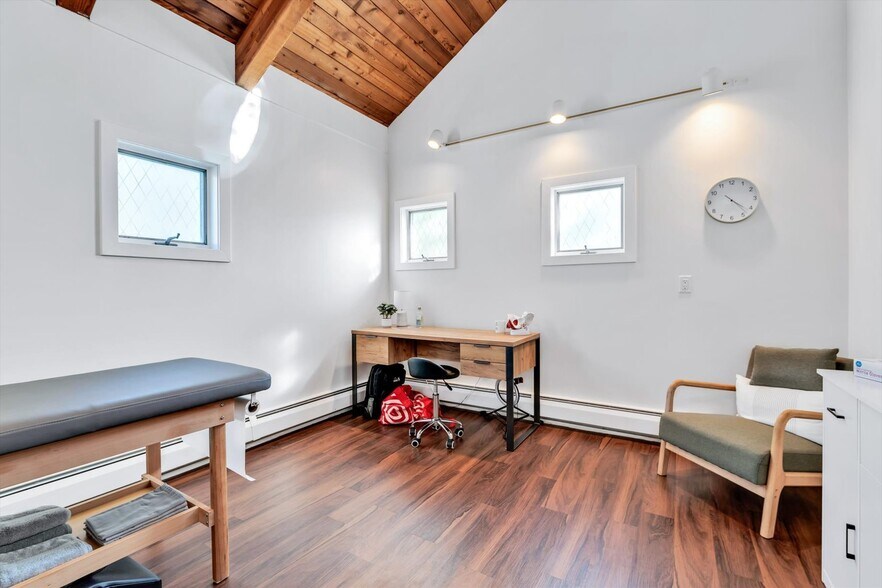 More Photos Of 1049 Main St, West Barnstable Medical For Sale