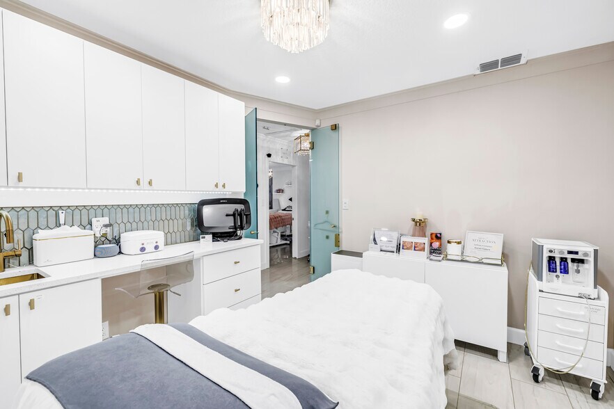 More Photos Of 2200 49th St N, Saint Petersburg Medical For Sale