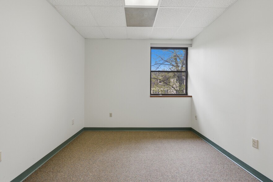 More Photos Of 5 Federal St, Danvers Medical For Lease