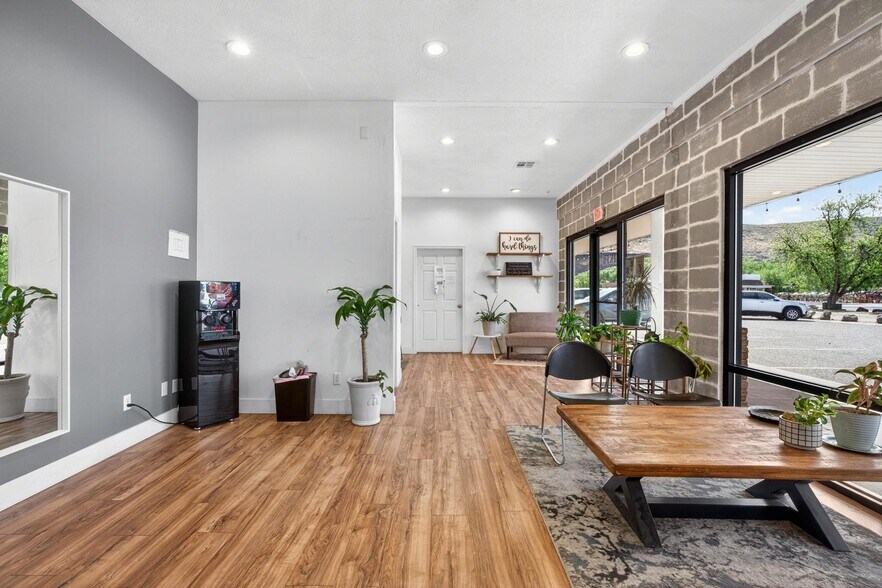 More Photos Of 75 N 200 W, Hurricane Freestanding For Sale