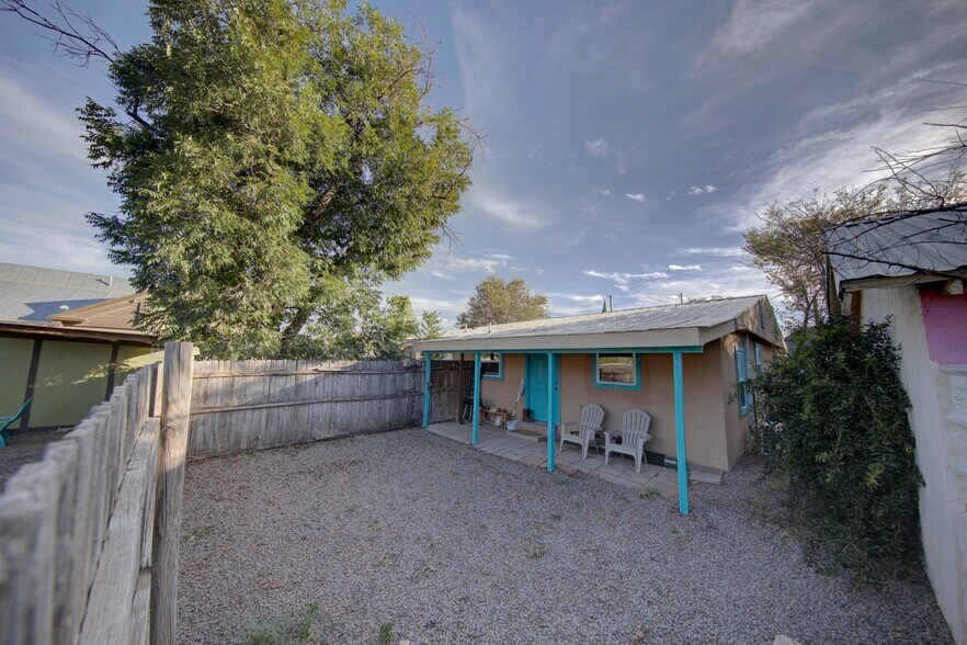 More Photos Of 405 W Avenue E, Alpine Specialty For Sale