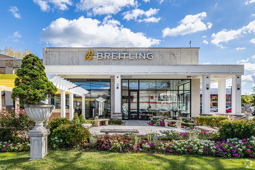 More Photos Of 1870 E Jericho Tpke, Huntington General Retail For Lease