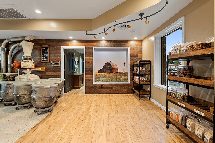 More Photos Of 802 George St, De Pere Freestanding For Sale