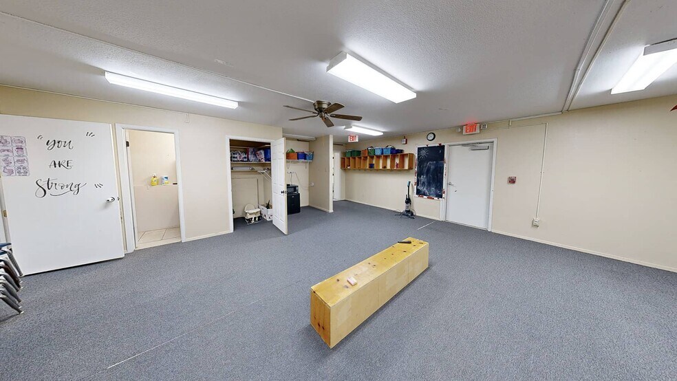 More Photos Of 751 S Bell Blvd, Cedar Park General Retail For Sale