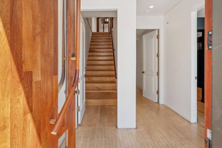 More Photos Of 335 S Van Ness Ave, San Francisco Flex For Sale