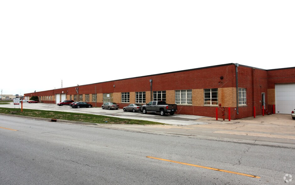 More Photos Of 1245-1405 Thomas Beck Rd, Des Moines Manufacturing For Lease