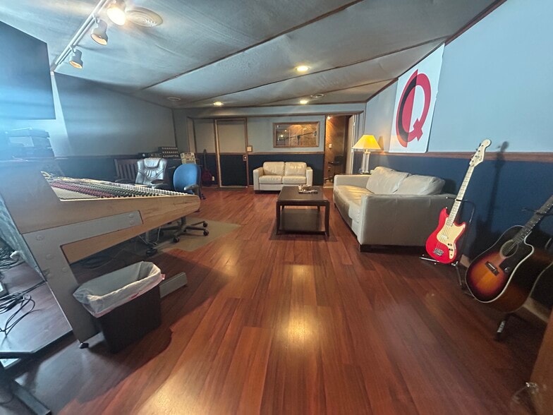 More Photos Of 648 W Iris Dr, Nashville Office For Sale