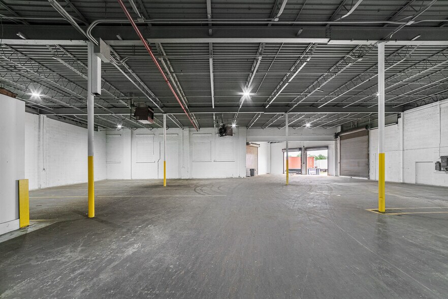 More Photos Of 799 E 73rd St, Cleveland Warehouse For Lease