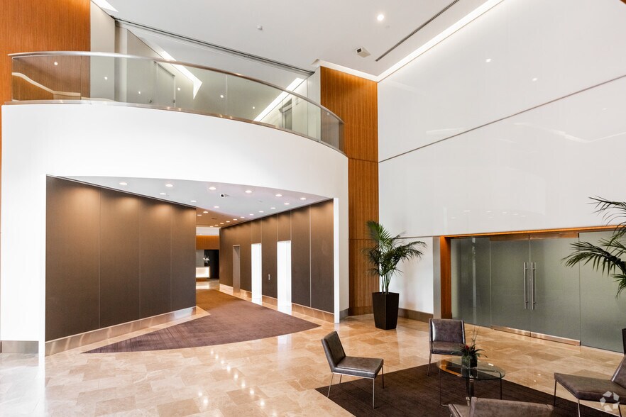 More Photos Of 21300 Victory Blvd, Woodland Hills Coworking Space