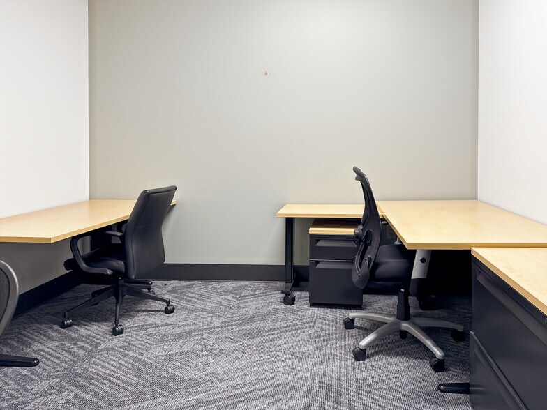 More Photos Of 2255 Glades Rd, Boca Raton Coworking Space
