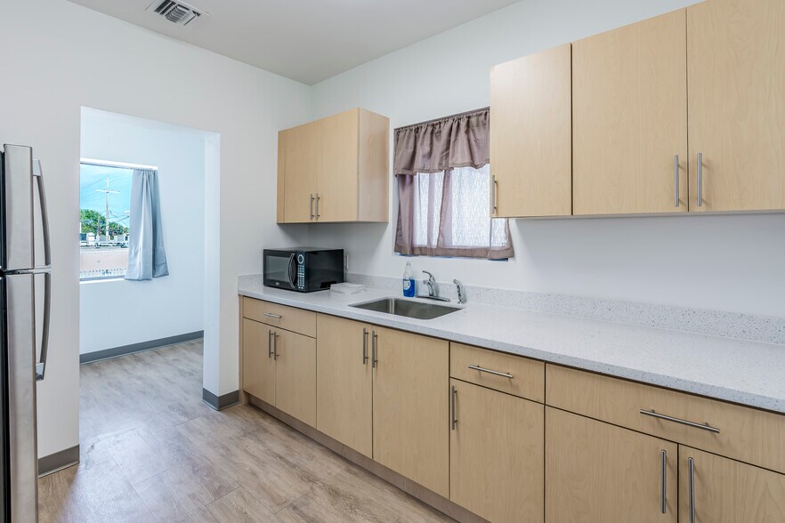 More Photos Of 1014 N Dixie Hwy, Lake Worth Beach Loft Creative Space For Sale