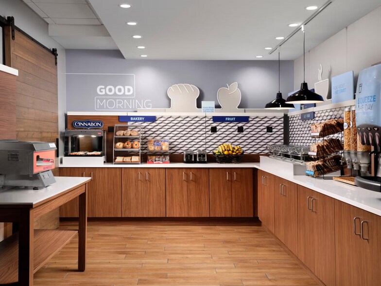 More Photos Of 110 James Dr E, Saint Rose Hotel For Sale