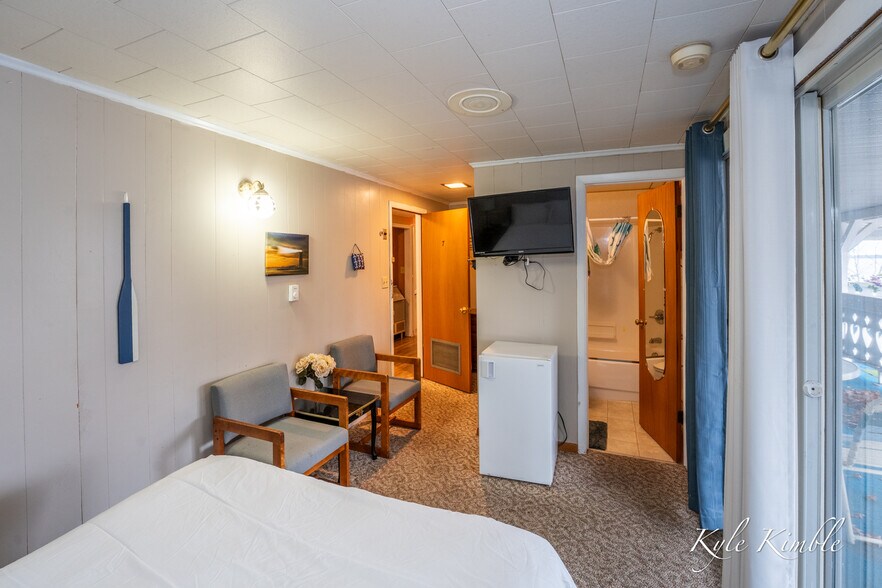 More Photos Of 104 W Houghton Lake Dr, Prudenville Hotel For Sale
