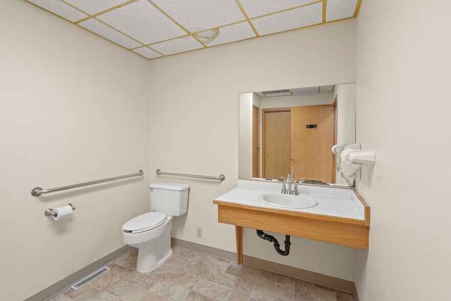 More Photos Of 206 NE 7th St, Grants Pass Office For Sale