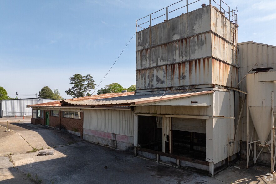 More Photos Of 15894 Lucas Ferry Rd, Athens Warehouse For Lease