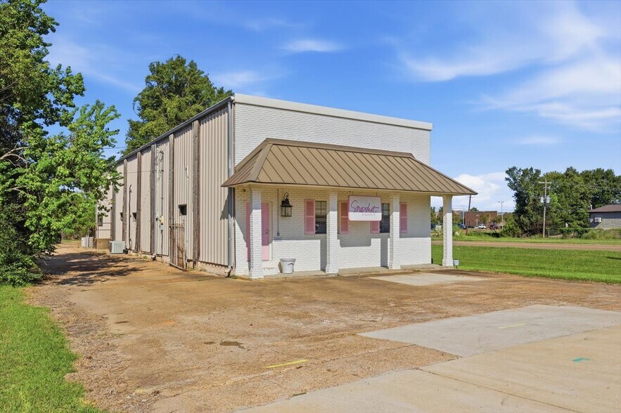Primary Photo Of 1013 N Flowood Dr, Flowood Freestanding For Sale