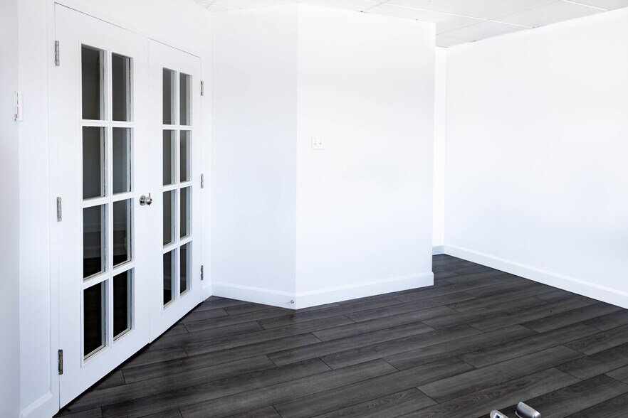 More Photos Of 204 Boul De Montarville, Boucherville Office For Lease