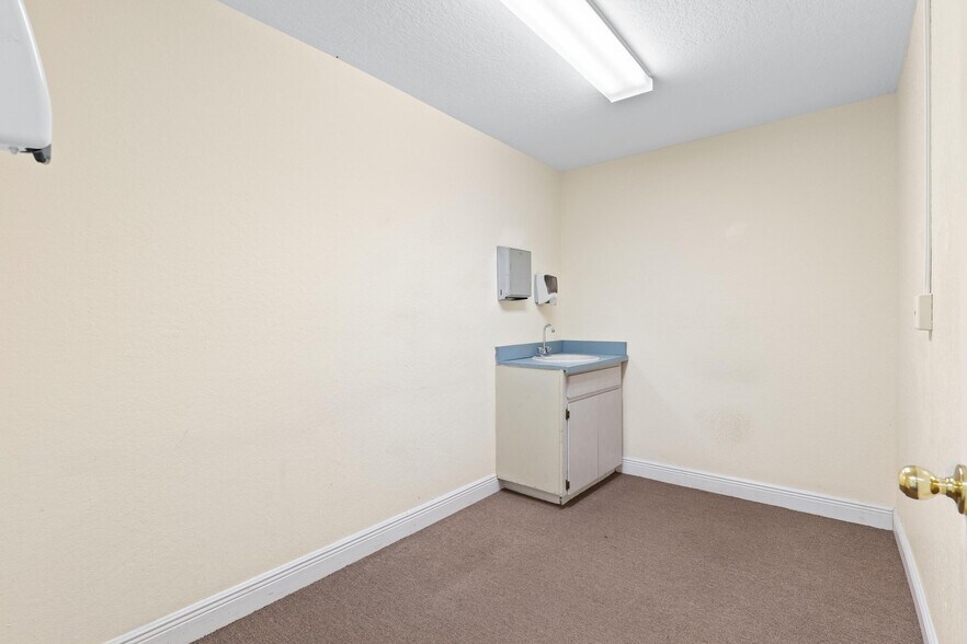 More Photos Of 1200 S Pinellas Ave, Tarpon Springs Medical For Lease