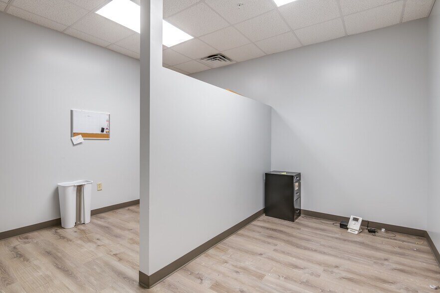 More Photos Of 2185 Normandie Dr, Montgomery Office For Lease