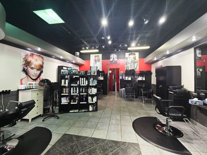 More Photos Of 2701 St Joseph Blvd, Ottawa General Retail For Lease