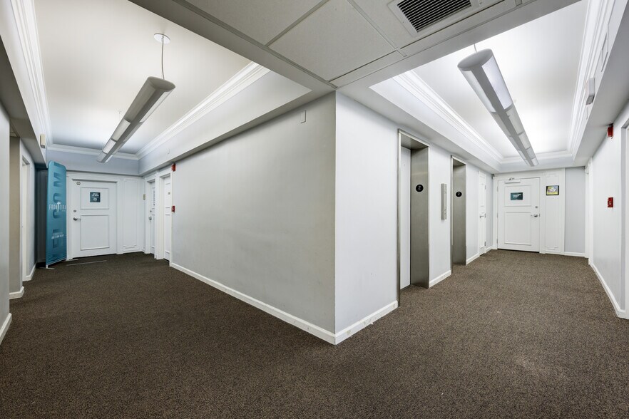 More Photos Of 2240 Palm Beach Lakes Blvd, West Palm Beach Office For Sale