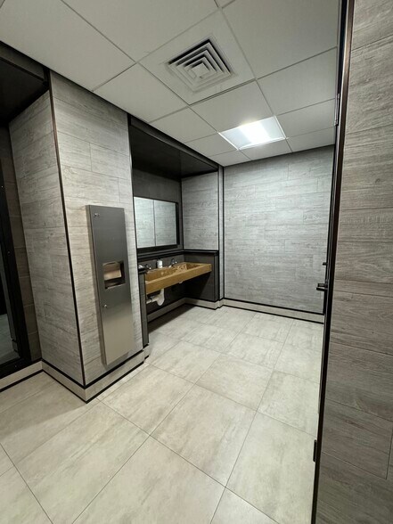 More Photos Of 2216 N 20th Ave, Hollywood Light Manufacturing For Sale