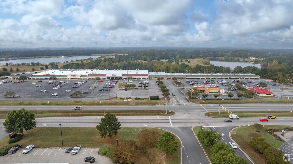 More Photos Of 1248-1290 Smithfield Plz, Smithfield Storefront For Lease