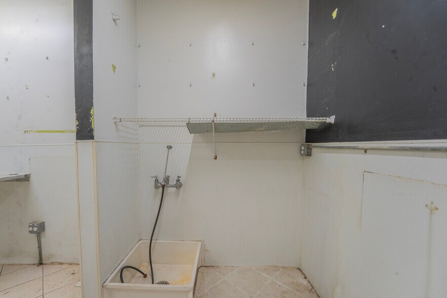 More Photos Of 370 Pacific Ave, Jersey City Storefront Retail Residential For Lease