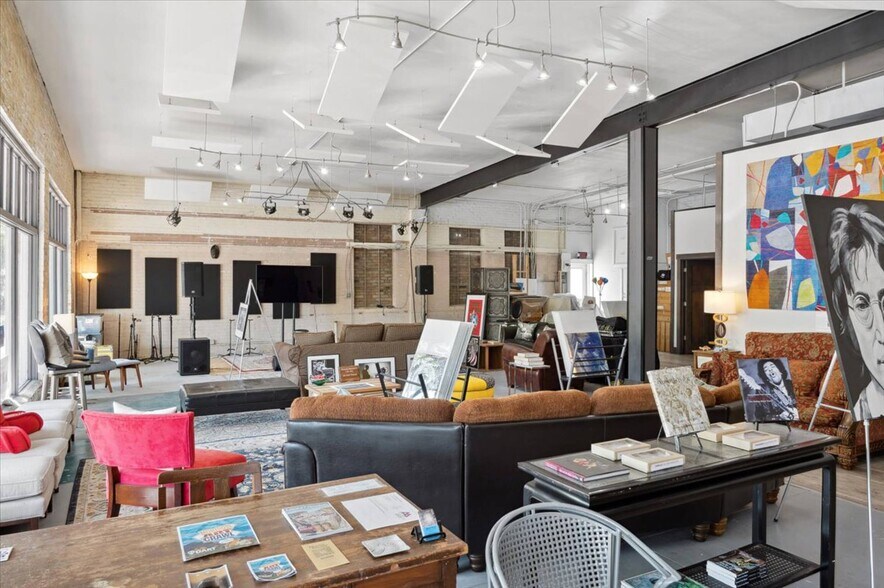 More Photos Of 430 N 1st St, Montrose General Retail For Sale